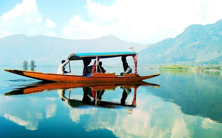 About Shikara Ride in Kashmir - Kashmir Tour Travel