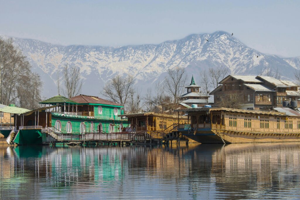 How to Plan the Perfect Kashmir Tour Package from Mumbai (5–7 Days)