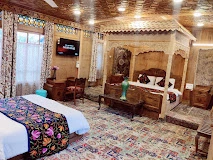 Royal Dandoo Houseboat - Deluxe Dal Lake