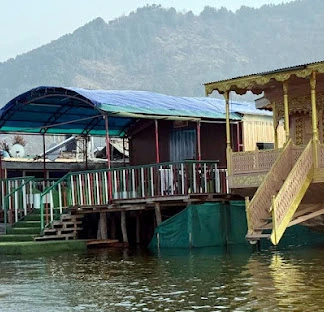 Safena Group Houseboat - Super Deluxe Dal Lake