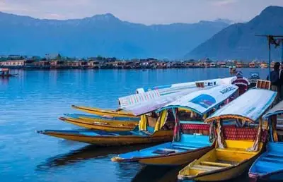 Budget Kashmir Explorer Tour with affordable accommodations